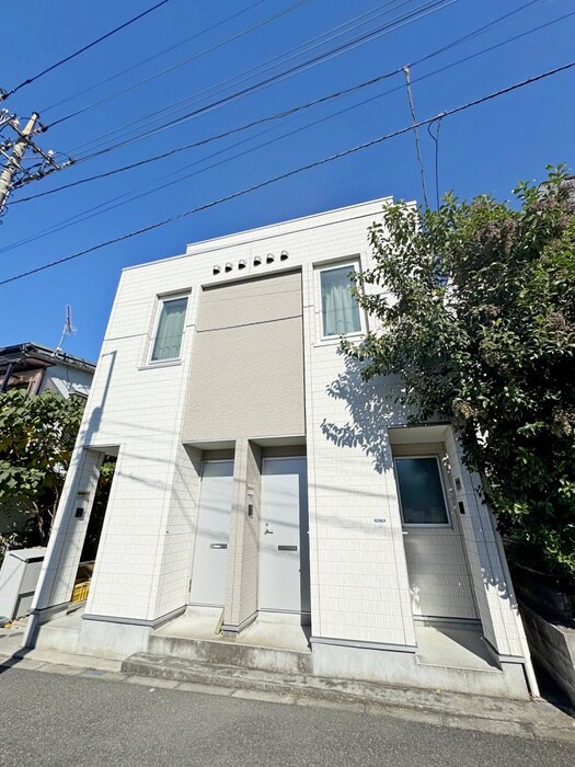 物件外観写真2　(エントランス部分)