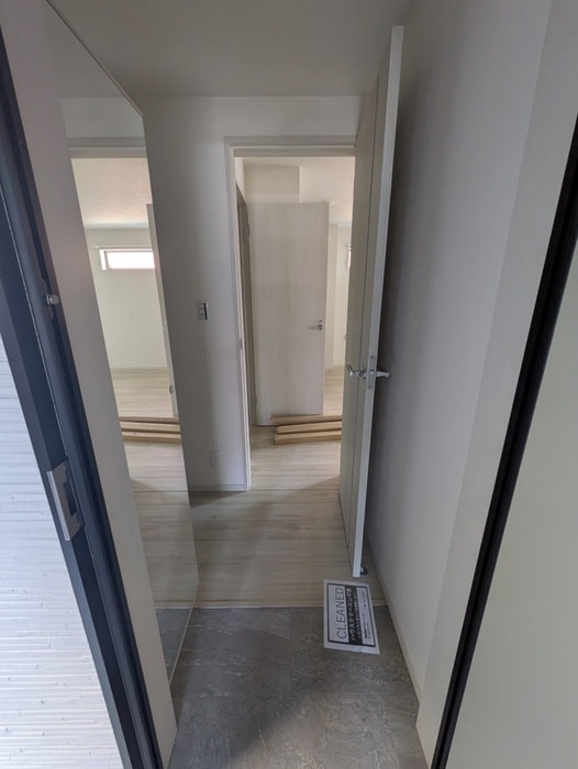 物件内観写真13　(玄関)