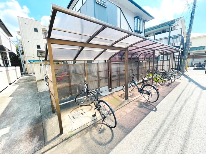 物件外観写真4　(駐輪場)