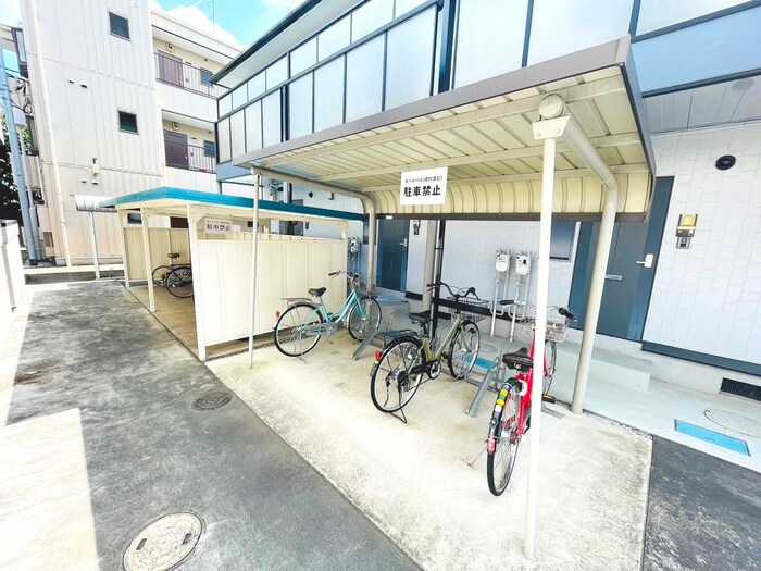 物件外観写真5　(駐輪場)
