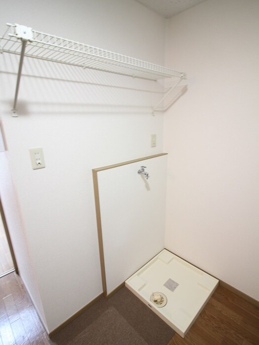 物件内観写真13　(洗濯機置場)