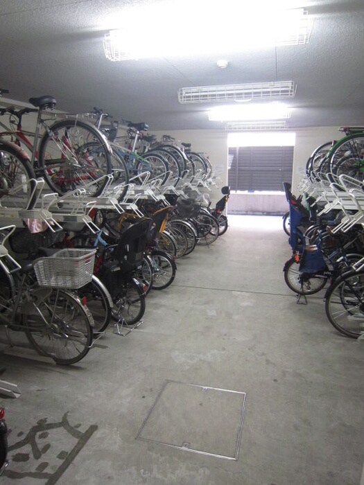 物件外観写真5　(駐輪場)