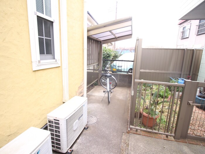 物件外観写真4　(駐車場)