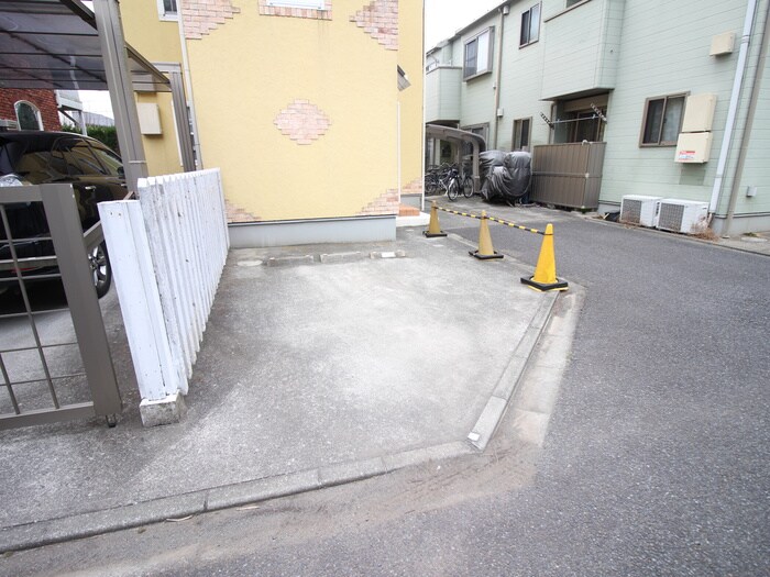 物件外観写真6　(駐車場)