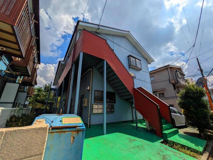 物件外観写真2　(エントランス部分)