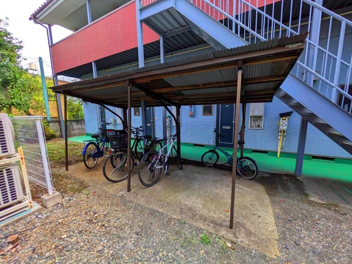 物件外観写真4　(駐輪場)