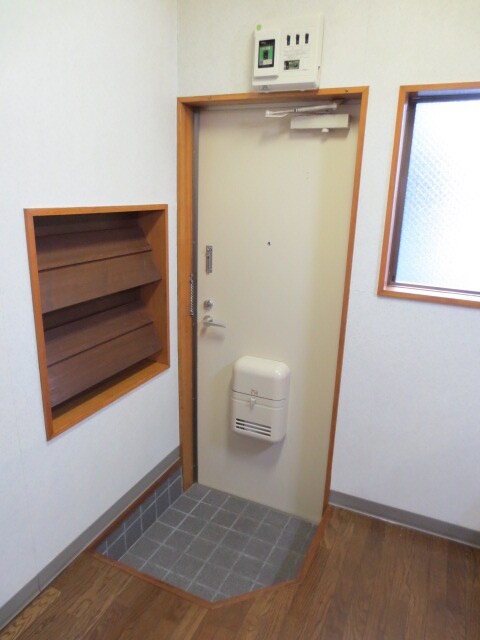 物件内観写真14　(玄関)