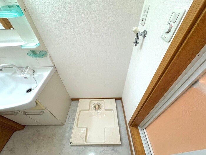 物件内観写真13　(洗濯機置場)