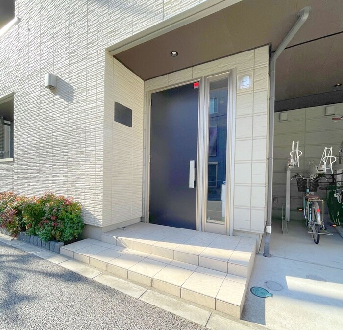 物件外観写真3　(エントランス部分)