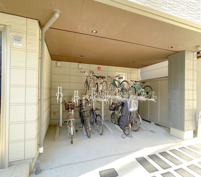 物件外観写真5　(駐輪場)