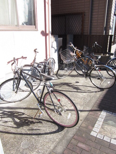 物件外観写真3　(駐輪場)