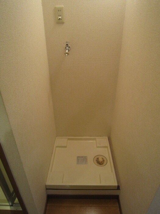 物件内観写真13　(洗濯機置場)