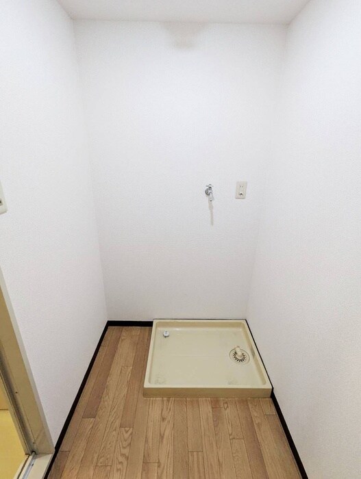 物件内観写真16　(洗濯機置場)