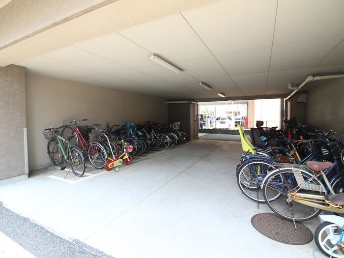 物件外観写真6　(駐輪場)