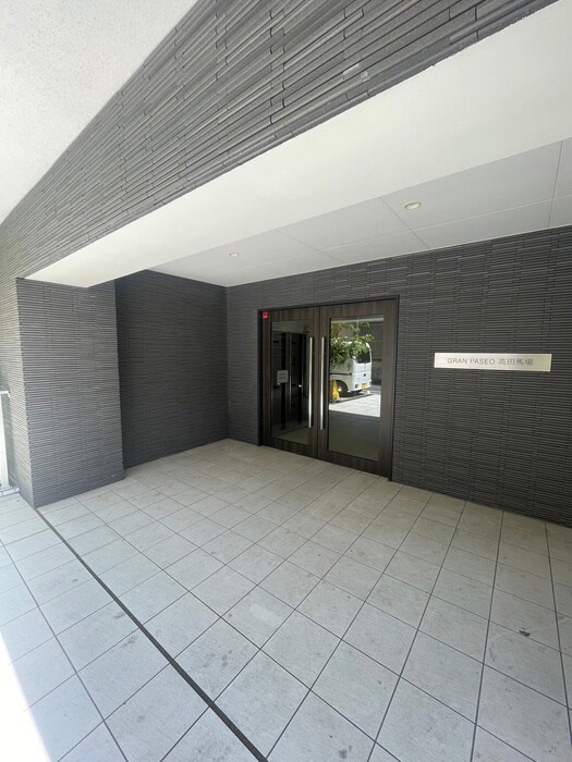 物件外観写真4　(エントランス部分)