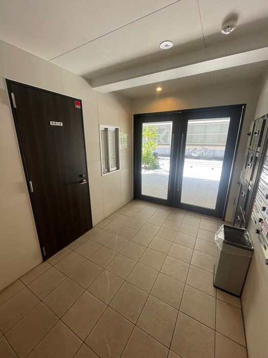 物件外観写真5　(エントランス部分)