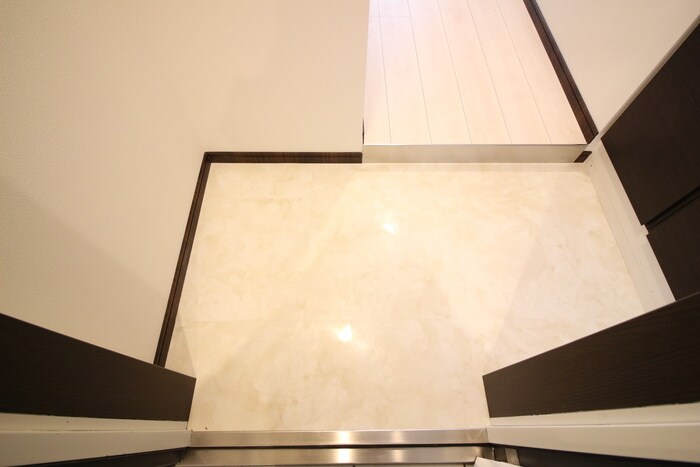 物件内観写真16　(玄関)