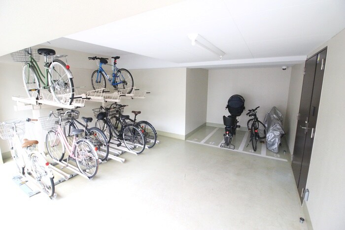 物件外観写真4　(駐輪場)