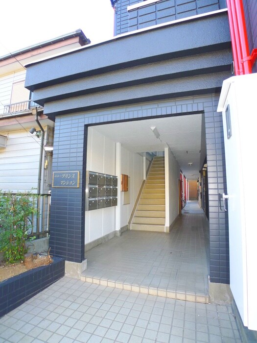 物件外観写真2　(エントランス部分)