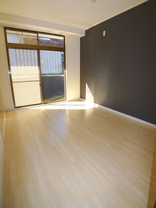 物件内観写真8　(室内からの展望)