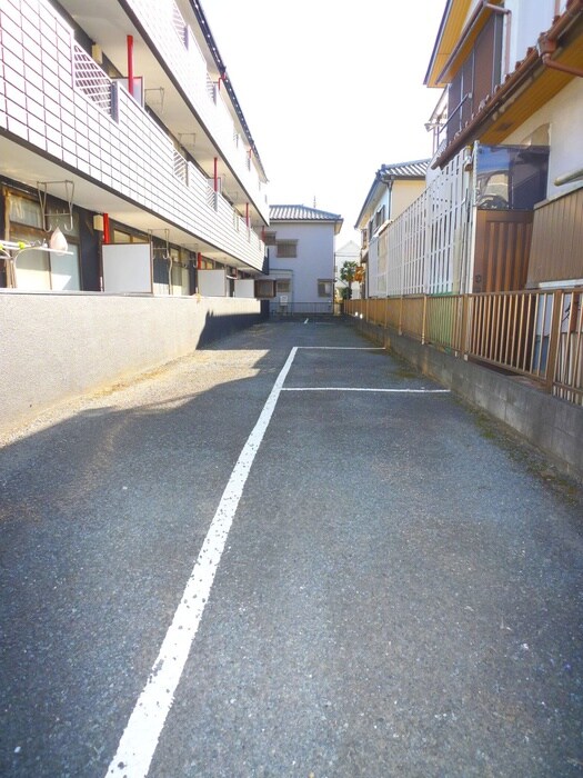 物件外観写真4　(駐車場)