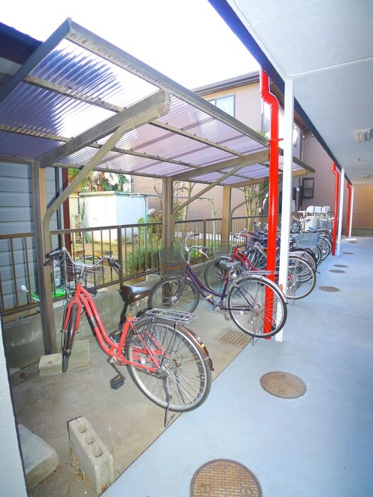 物件外観写真6　(駐輪場)