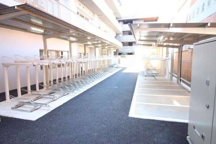 物件外観写真6　(駐輪場)