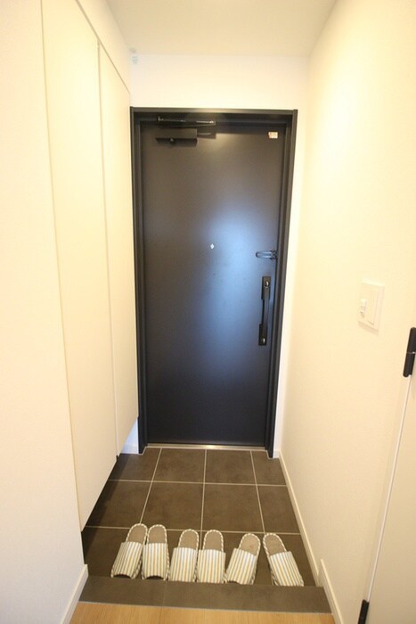 物件内観写真12　(玄関)