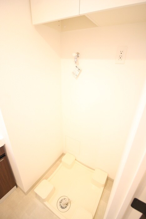 物件内観写真16　(洗濯機置場)