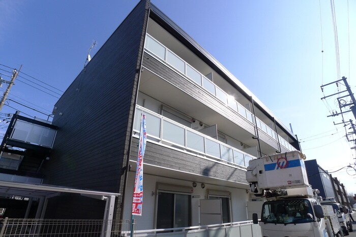 物件外観写真2　(エントランス部分)