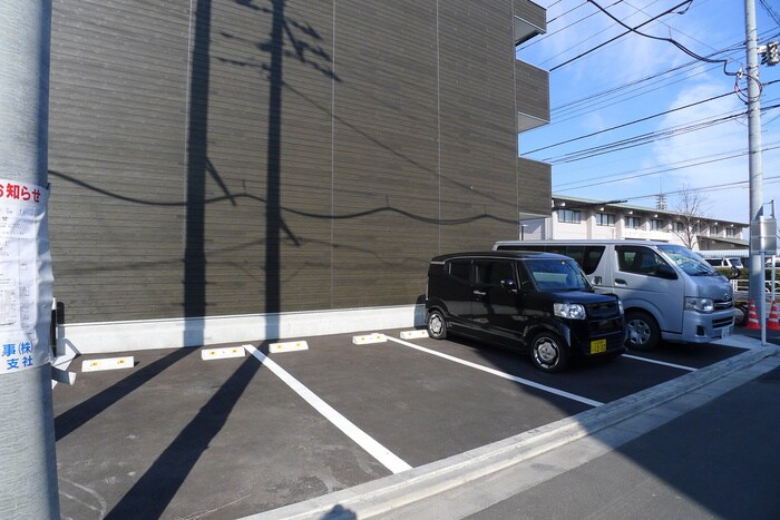 物件外観写真5　(駐車場)