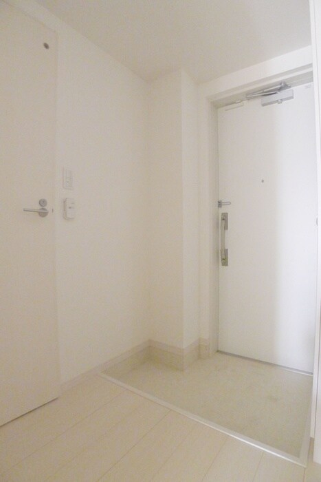 物件内観写真16　(玄関)