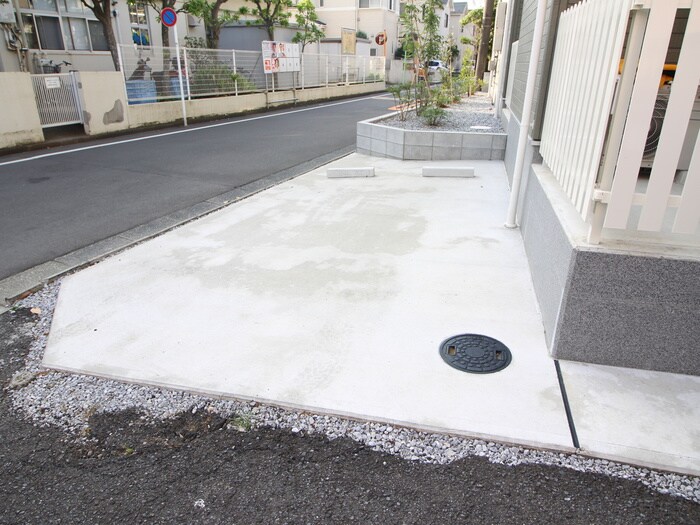 物件外観写真4　(駐車場)