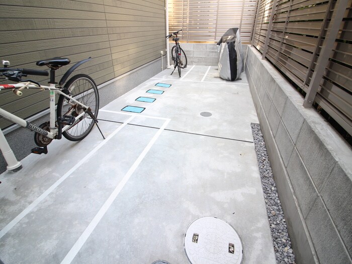 物件外観写真5　(駐輪場)
