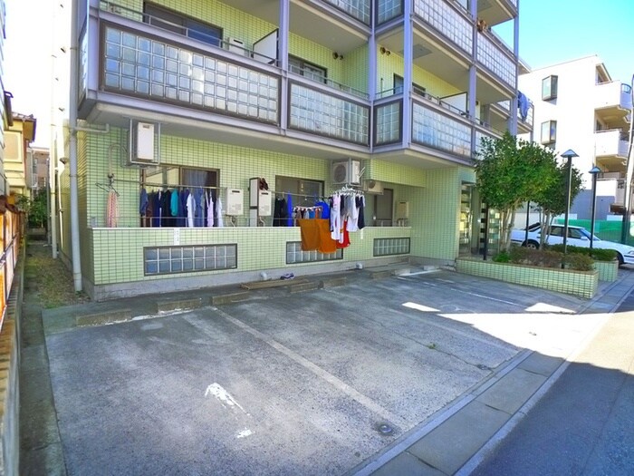 物件外観写真4　(駐車場)