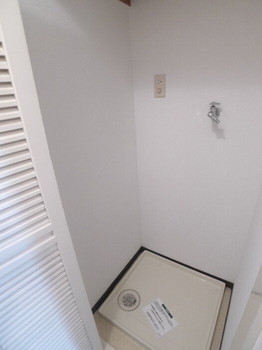 物件内観写真18　(洗濯機置場)