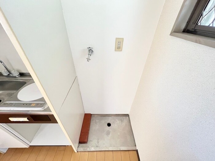 物件内観写真10　(洗濯機置場)