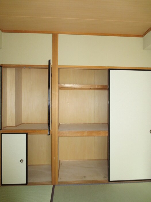 物件内観写真12　(収納)
