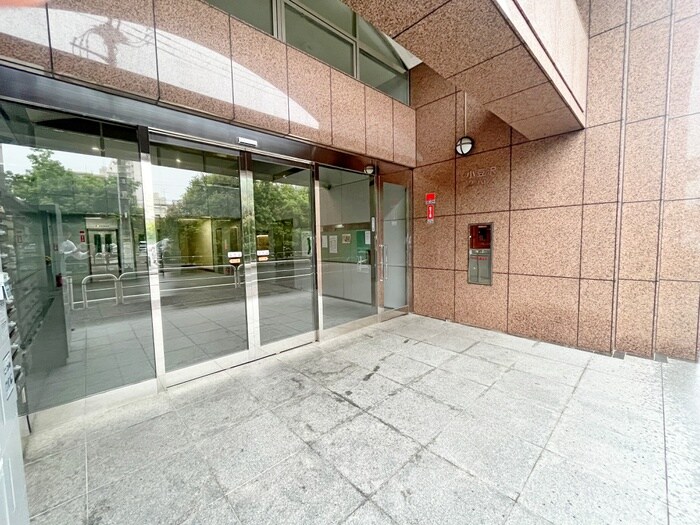 物件外観写真4　(エントランス部分)