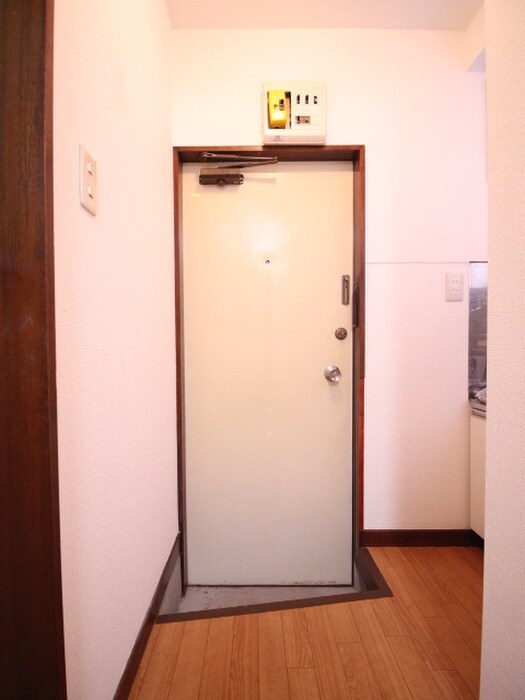 物件内観写真9　(玄関)