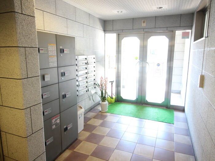 物件外観写真5　(エントランス部分)