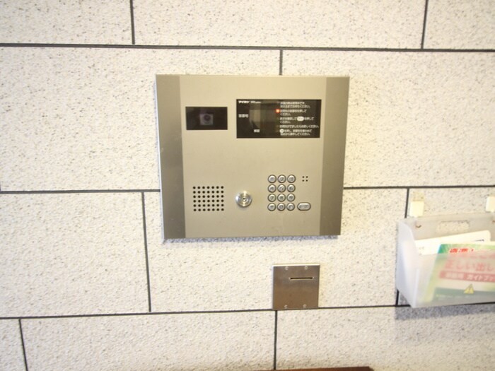 物件外観写真6　(エントランス部分)