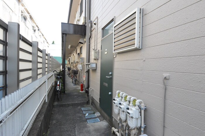 物件外観写真2　(エントランス部分)