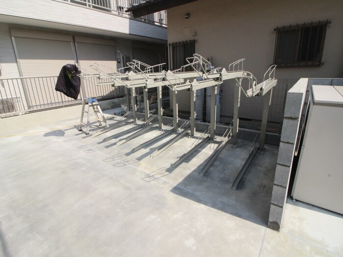 物件外観写真4　(駐輪場)