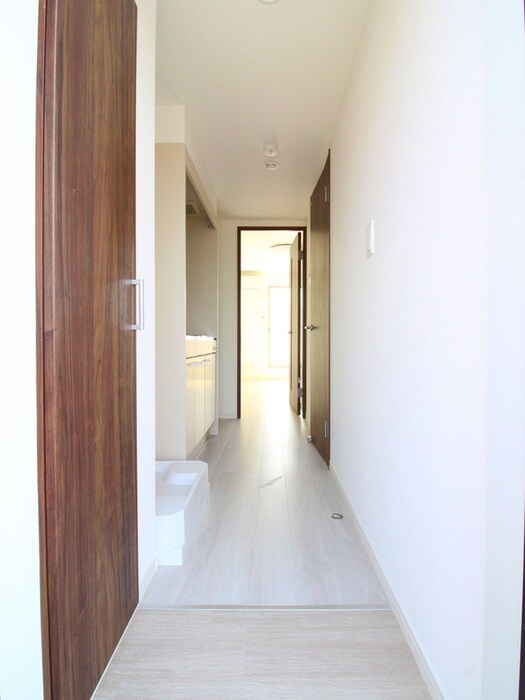 物件内観写真16　(玄関)