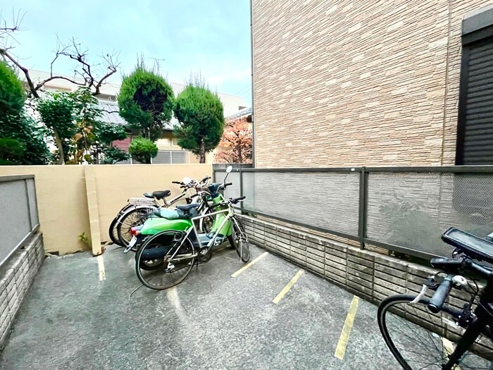 物件外観写真4　(駐輪場)