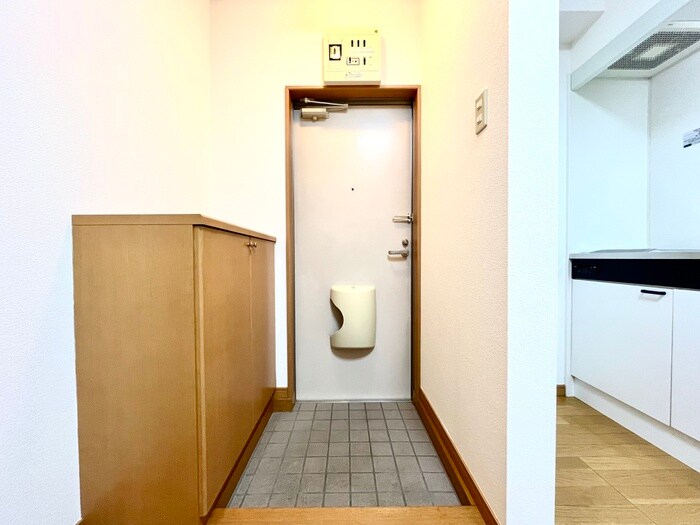 物件内観写真16　(玄関)