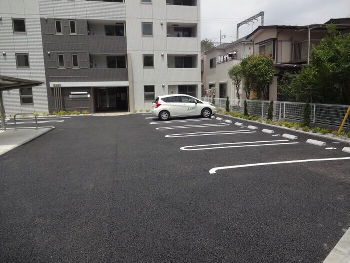 物件外観写真2　(駐車場)