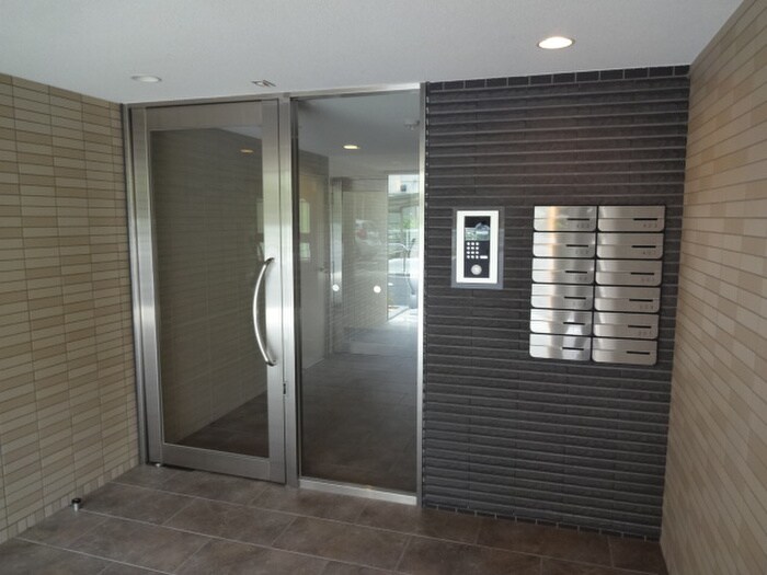 物件外観写真4　(エントランス部分)