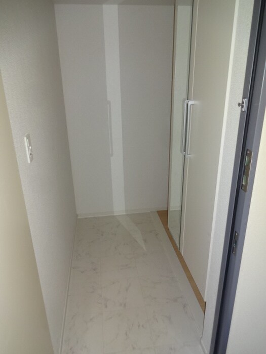物件内観写真18　(玄関)